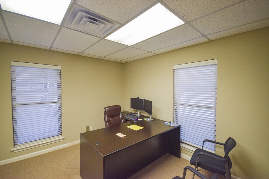 More Photos Of 137 Shadow Oaks Dr, North Little Rock Office For Sale