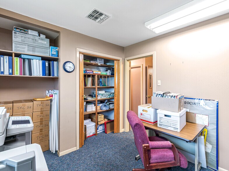 More Photos Of 1105 San Jacinto St, Rosenberg Office For Sale
