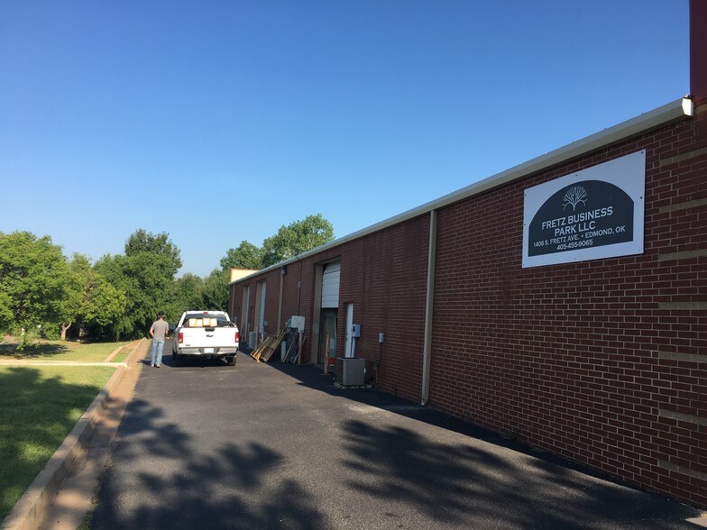 More Photos Of 1421 S Fretz Dr, Edmond Flex For Lease