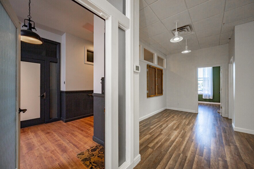 More Photos Of 112-114 S Broadway St, Green Bay Storefront Retail Office For Sale