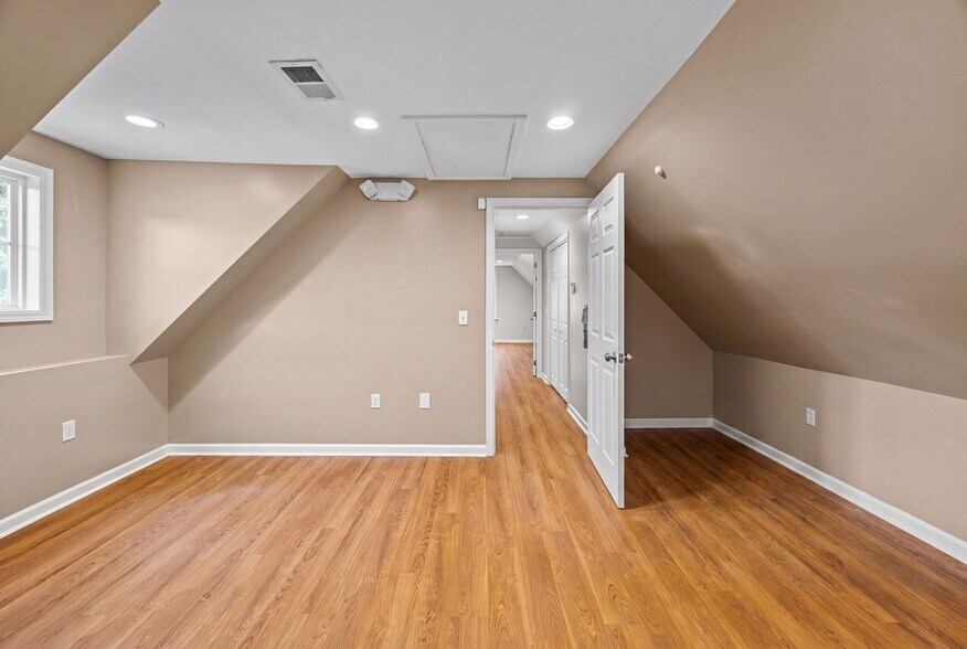 More Photos Of 275 E Henry St, Spartanburg Office Residential For Sale