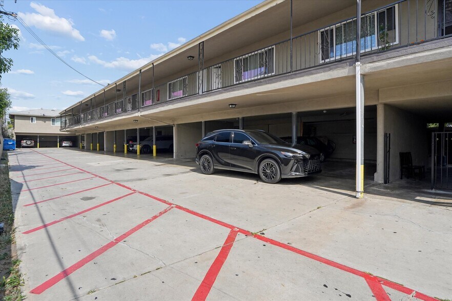 More Photos Of 14611 Larch Ave, Lawndale Apartments For Sale