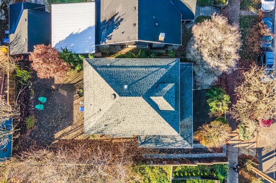 More Photos Of 510 NE Dekum St, Portland Office For Sale