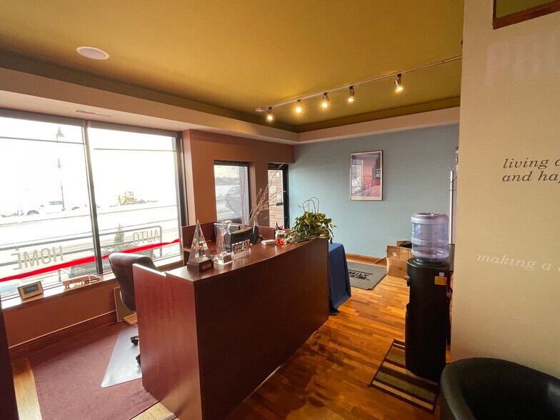 More Photos Of 4030-4032 Shoreline Dr, Spring Park Storefront Retail Office For Lease