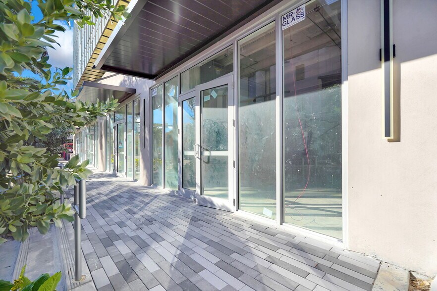 More Photos Of 1909 Tyler St, Hollywood Office For Lease