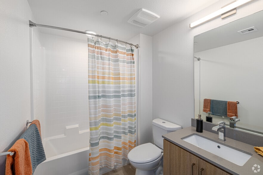 More Photos Of 4520 Alvarado Canyon Rd, San Diego Apartments For Lease