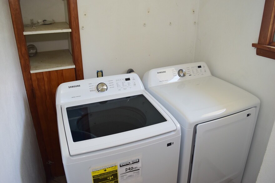 More Photos Of 2013 General Potter Hwy, Centre Hall Showroom For Sale