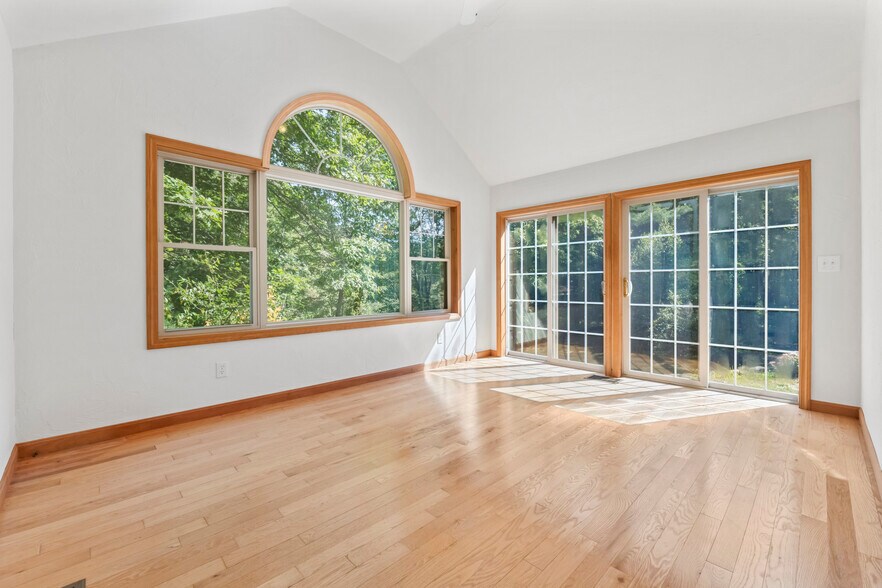 More Photos Of 41 Hobbs Rd, West Newfield Specialty For Sale