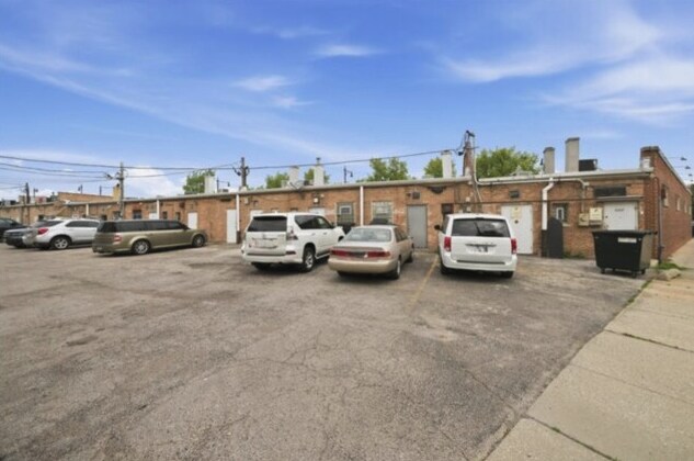 More Photos Of 5337-5353 W Devon Ave, Chicago Storefront Retail Office For Sale