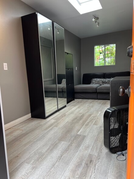 More Photos Of 711-735 S Coast Hwy, Laguna Beach Storefront For Lease