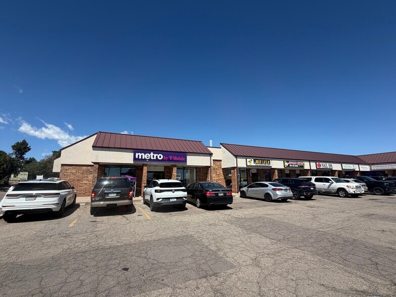 More Photos Of 2295 S Chambers Rd, Aurora Unknown For Lease
