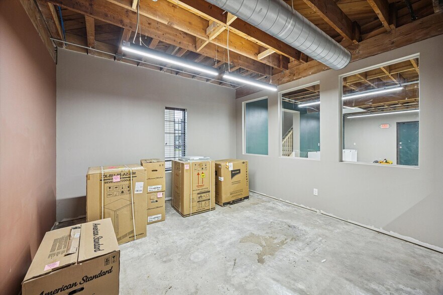 More Photos Of 4901 Yale St, Houston Office For Sale