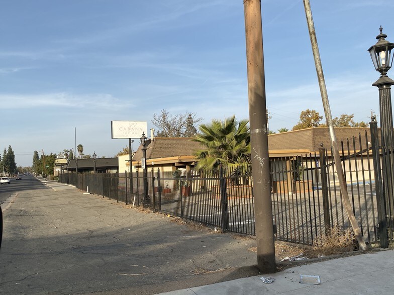 More Photos Of 2814 N Maroa Ave, Fresno General Retail For Sale