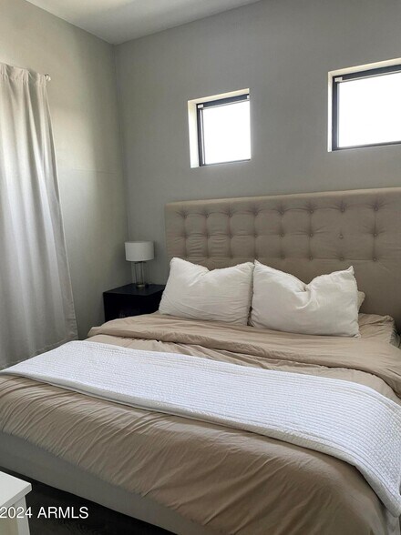 More Photos Of 19428 N Taft Ave, Maricopa Storefront Retail Residential For Sale