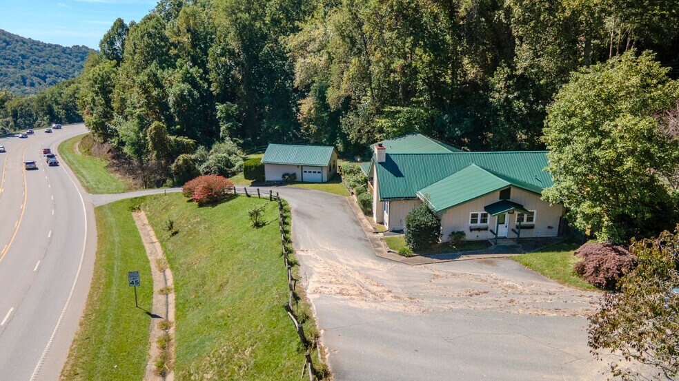 More Photos Of 8356 Sylva Rd, Franklin Office For Sale