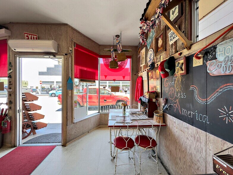 More Photos Of 577 Main St, Ferndale General Retail For Sale