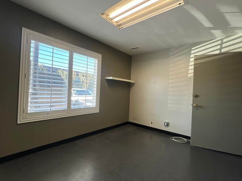 More Photos Of 1913 E 17th St, Santa Ana Office For Sale