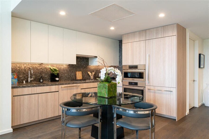 More Photos Of 1000 W 8th St, Los Angeles Apartments For Lease