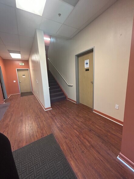 More Photos Of 28294-28310 Constellation Rd, Valencia Light Distribution For Sale