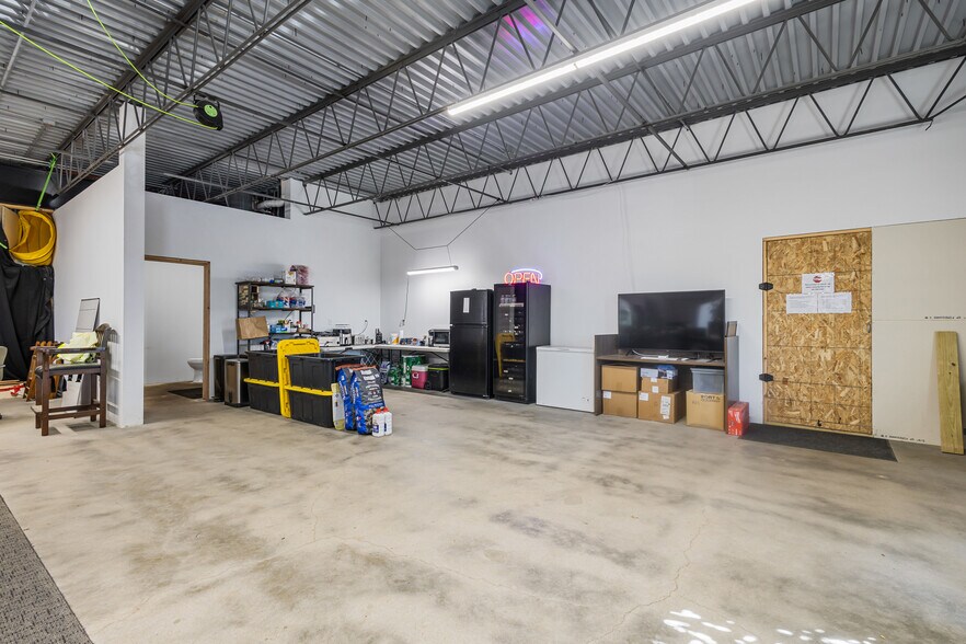 More Photos Of 2104 International Ln, Madison Light Distribution For Sale