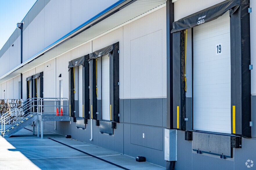 More Photos Of 115 Devlin Rd, Napa Warehouse For Lease