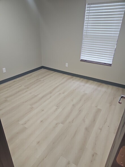 More Photos Of 10600-10628 W 87th St, Overland Park Office For Lease