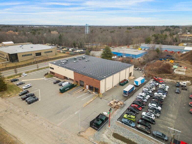 More Photos Of 900 W Chestnut St, Brockton Warehouse For Lease