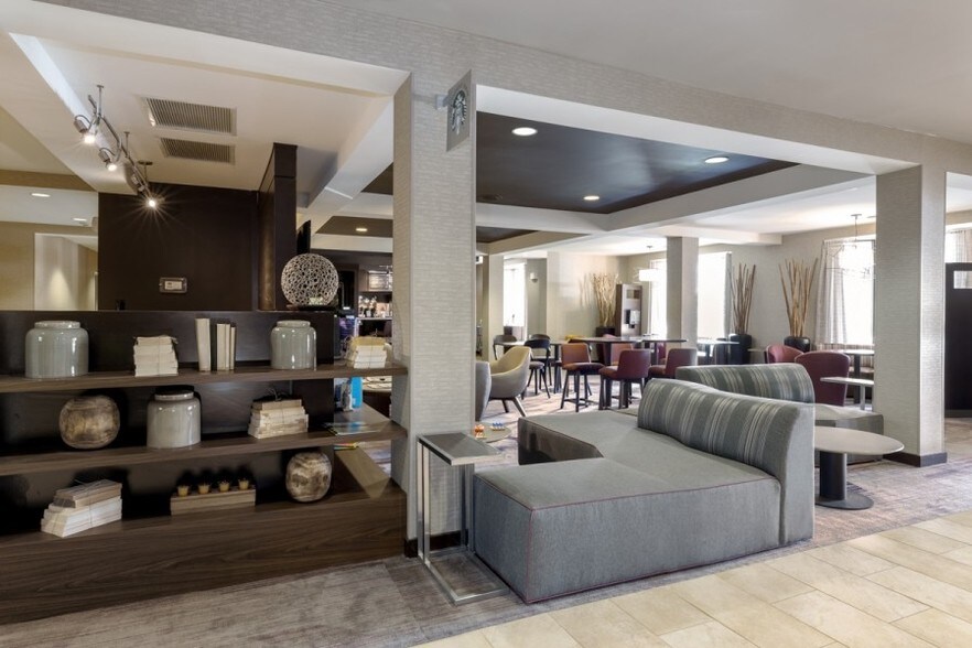 More Photos Of 3040 Ross Clark Cir, Dothan Hotel For Sale