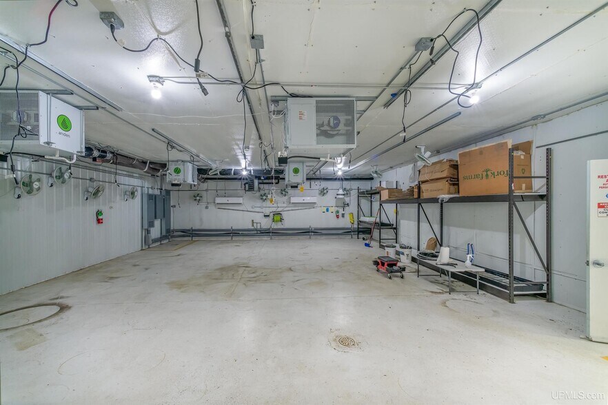 More Photos Of 154 Evergreen St, Republic Storefront For Sale