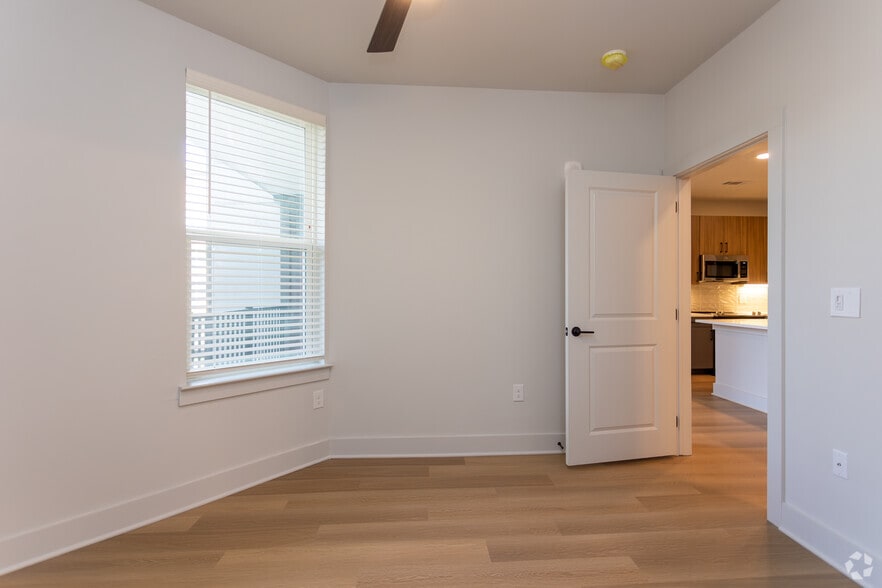 More Photos Of 930 W Mallard Creek Church Rd, Charlotte Apartments For Lease