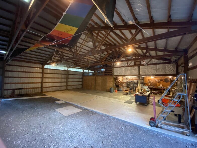 More Photos Of 15626 SE Martins St, Portland Warehouse For Lease