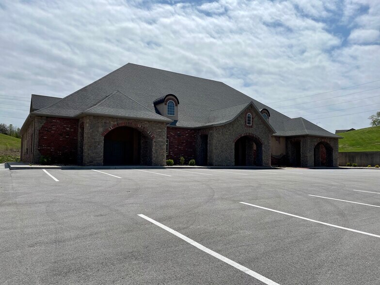 Primary Photo Of 844 W Guin Rd, Nixa Office For Lease