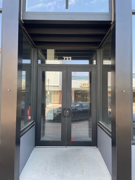 More Photos Of 733 W 2nd St, Hastings Storefront For Lease