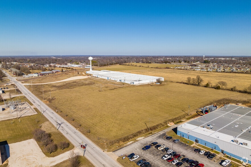 More Photos Of 630 George St, Marshfield Warehouse For Lease