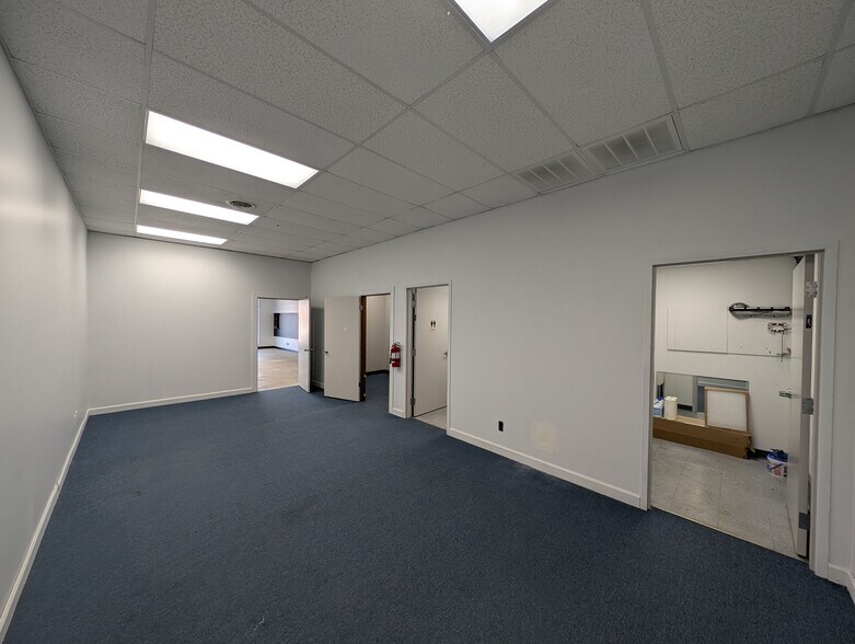 More Photos Of 3502-3530 W Willow Knolls Dr, Peoria Storefront For Lease