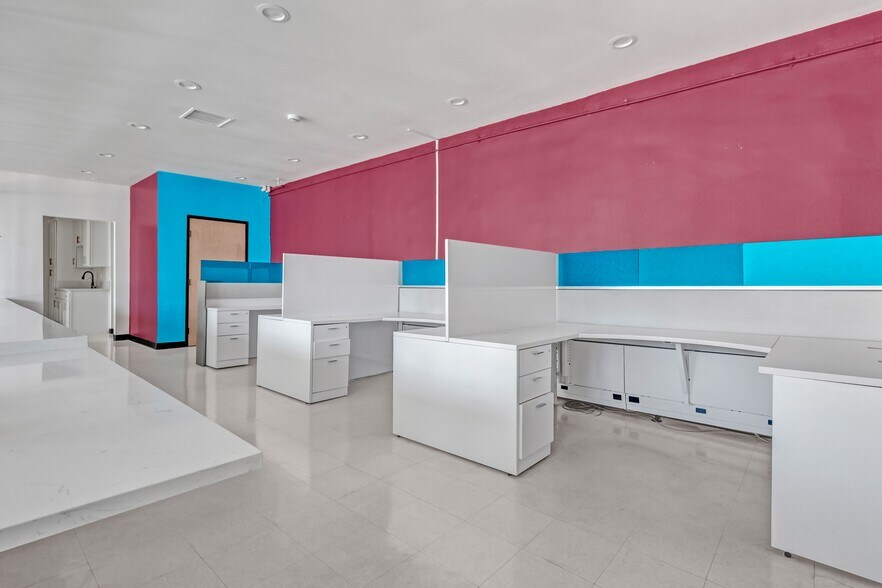 More Photos Of 11546-11552 Colima Rd, Whittier Unknown For Lease