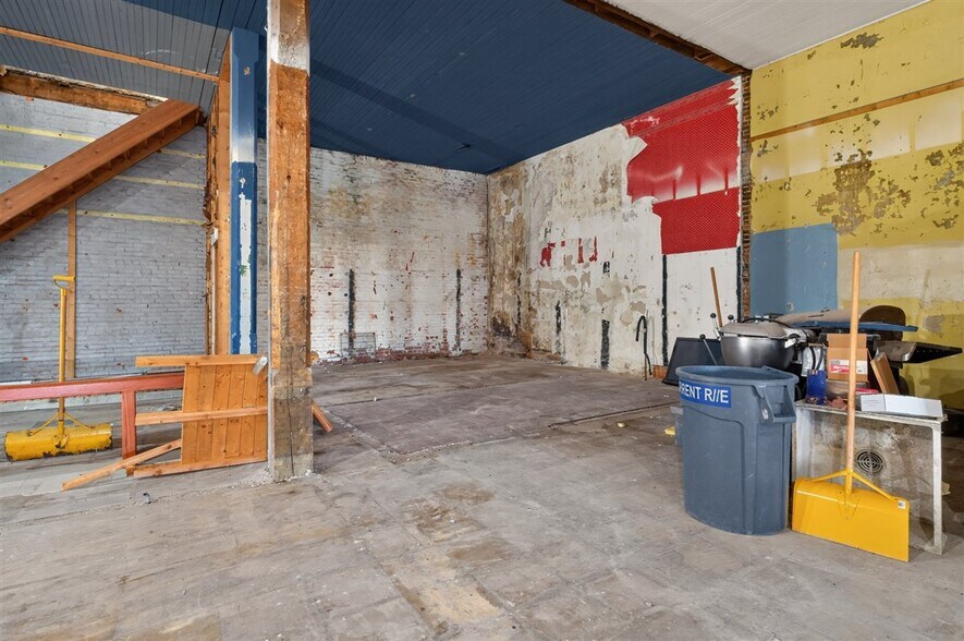 More Photos Of 602 G Ave, Grundy Center Fast Food For Sale