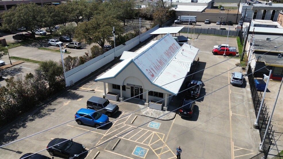 More Photos Of 9322 LBJ Fwy, Dallas Fast Food For Lease