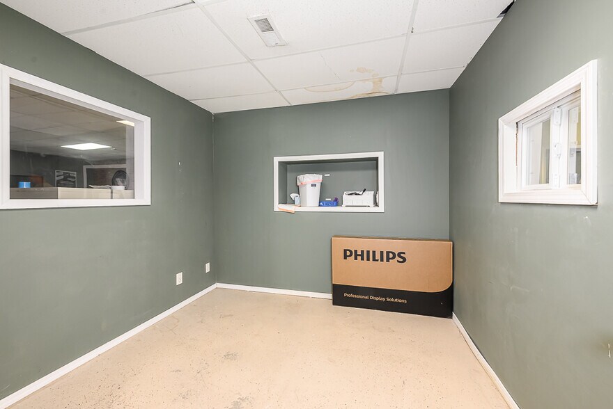 More Photos Of 7164 Kaw Dr, Kansas City Warehouse For Sale