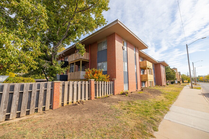 More Photos Of 2520 E Lincoln St, Wichita Apartments For Sale