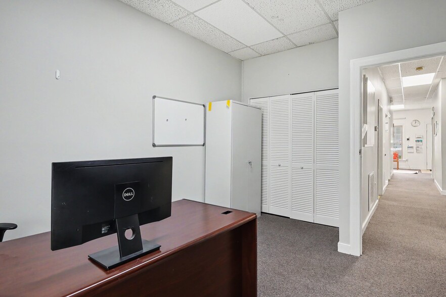 More Photos Of 8407 Richmond Hwy, Alexandria Storefront For Sale