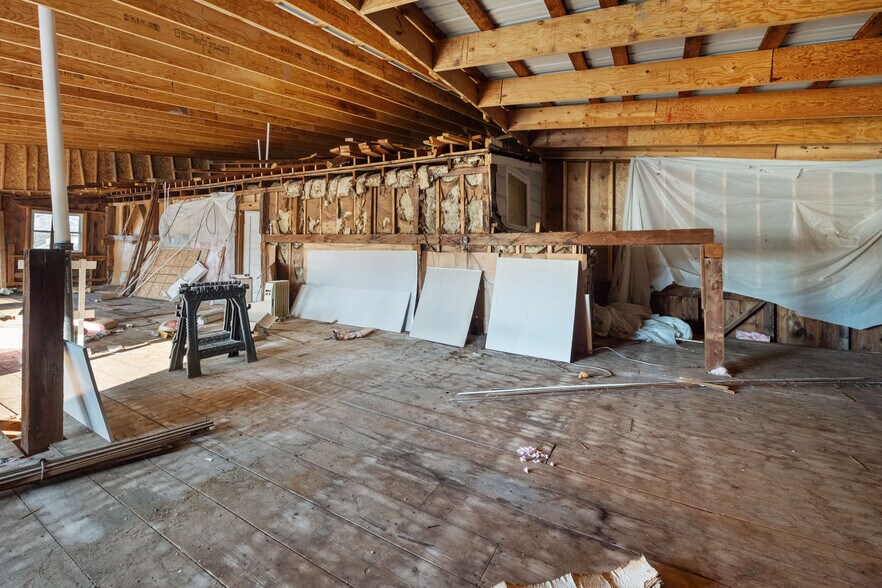 More Photos Of 5346 Canal St, Durhamville Storefront Retail Residential For Sale