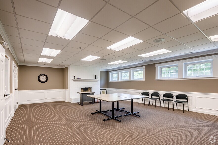 More Photos Of 3880 Salem Lake Dr, Long Grove Office For Sale