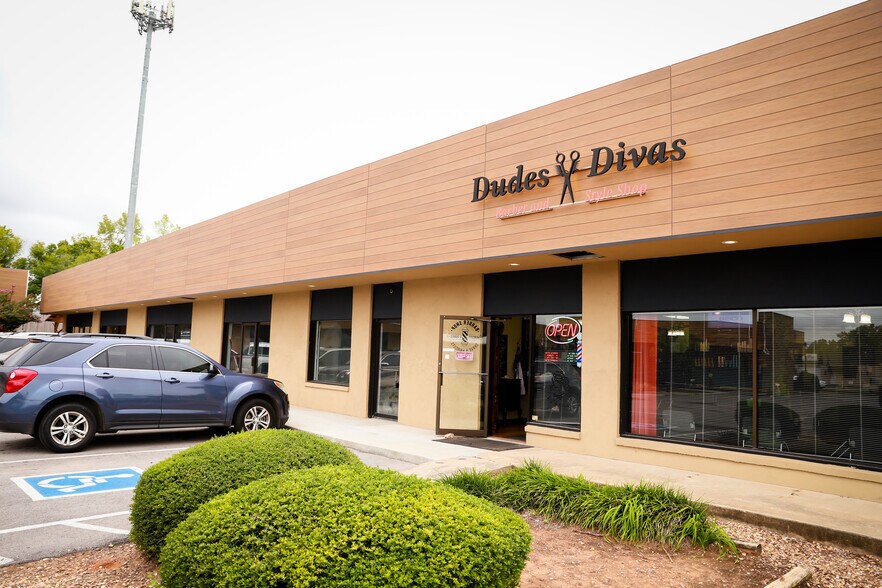 More Photos Of 217-257 S Coltrane Rd, Edmond Unknown For Lease