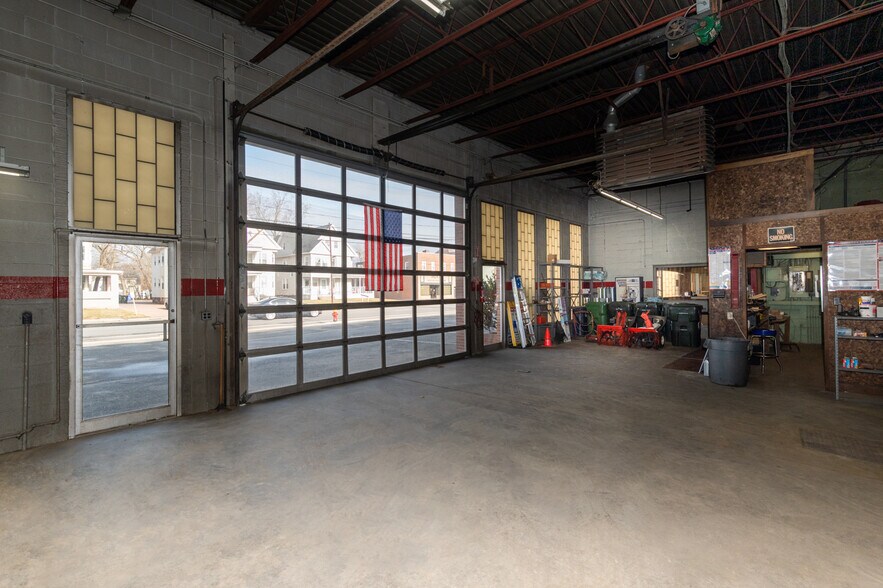 More Photos Of 73-77 Connecticut Blvd, East Hartford Freestanding For Lease