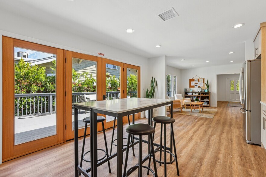 More Photos Of 6082 Selma Ave, Los Angeles Rehabilitation Center For Lease