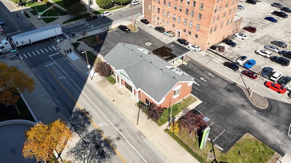 More Photos Of 800 Madison Ave, Toledo Bank For Sale