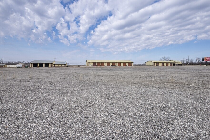 More Photos Of 3504 S Virginia, Crystal Lake Truck Terminal For Sale