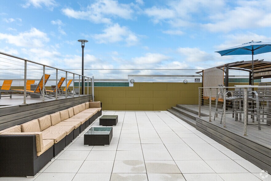 More Photos Of 901 New Hampshire St, Lawrence Apartments For Lease