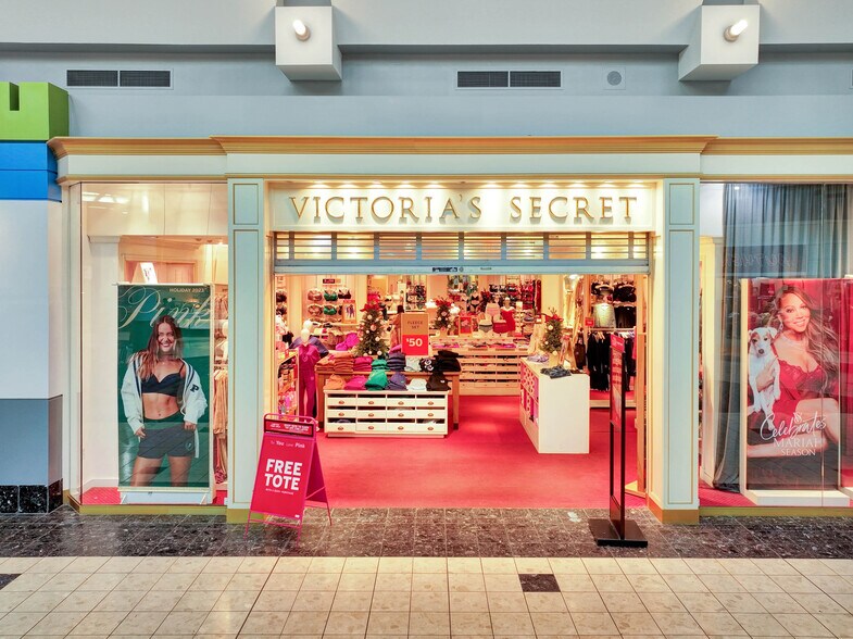 More Photos Of 2922-2930 Watson Blvd, Centerville Storefront For Lease